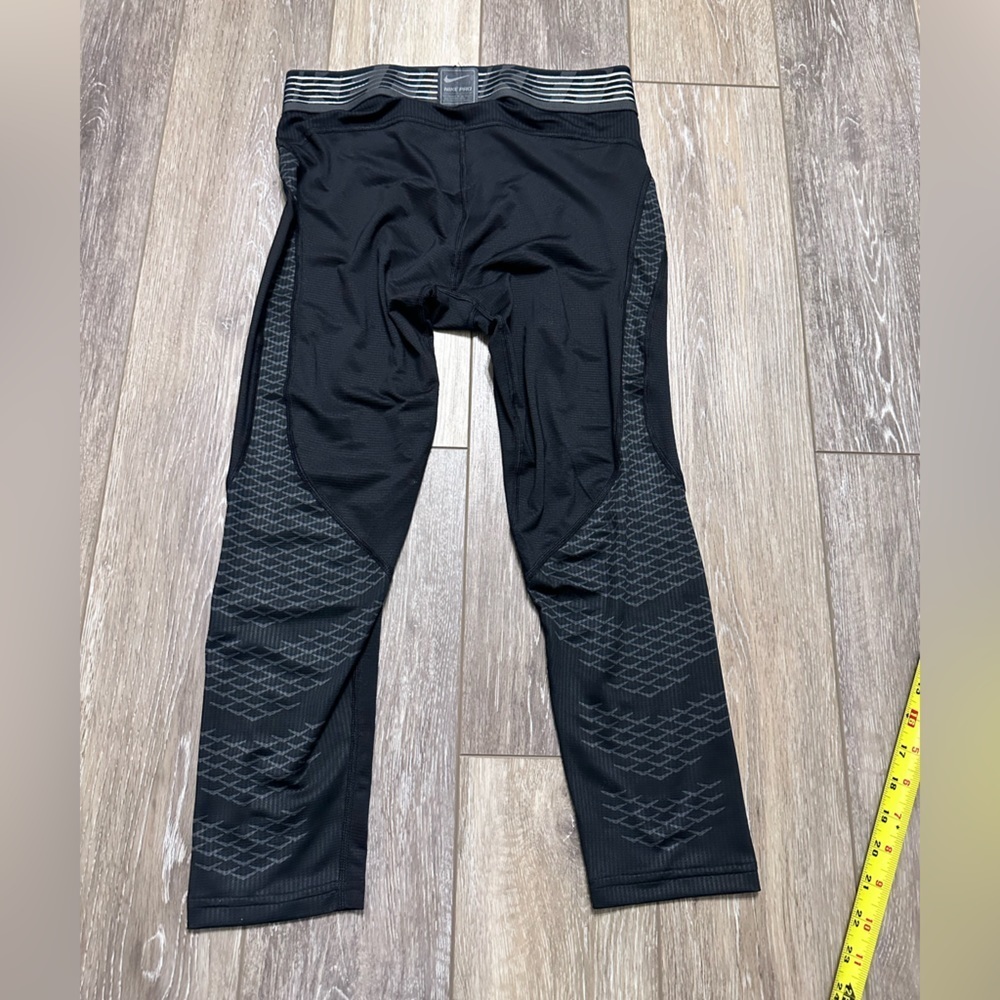 🏋🏻‍♀️Nike Pro hypercool Compression Capri legging size medium. - Picture 2 of 6